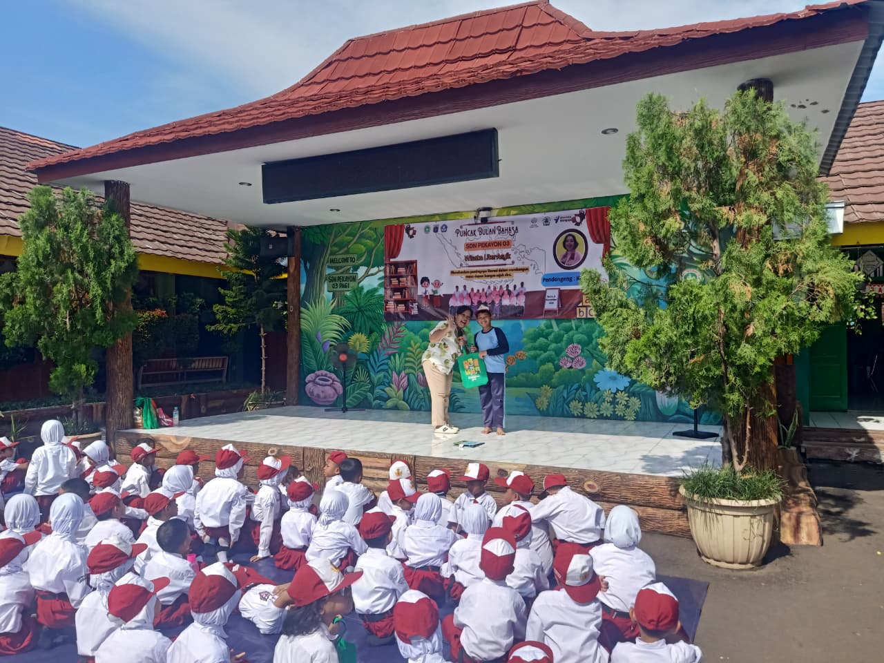 Wisata LiterAsyik Ke SDN Pekayon 03